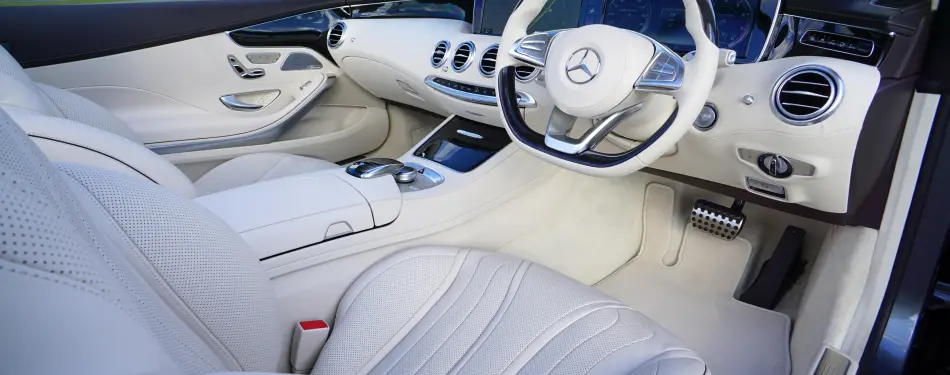 Choose the Best Luxury Car Rental in Dubai Service for Your Needs