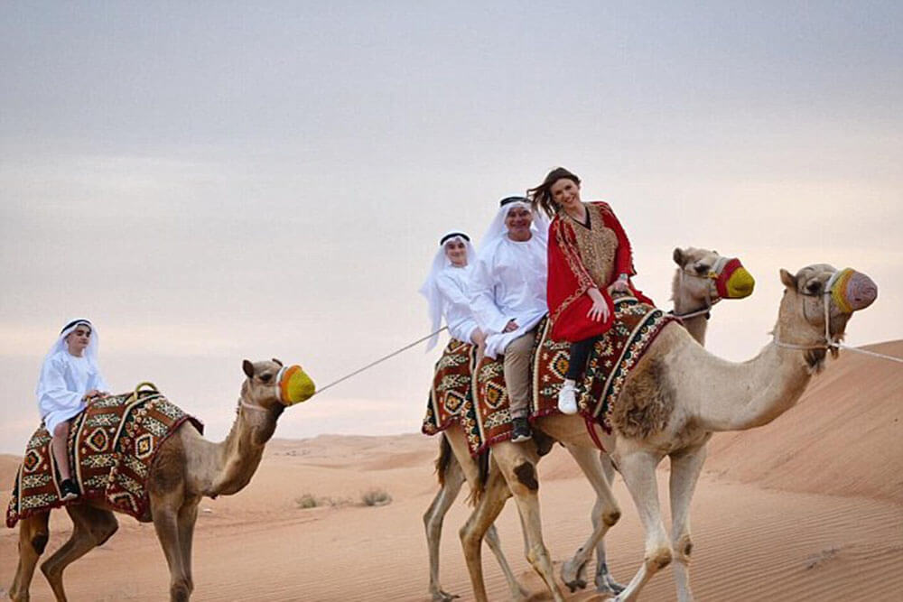 camel trekking dubai