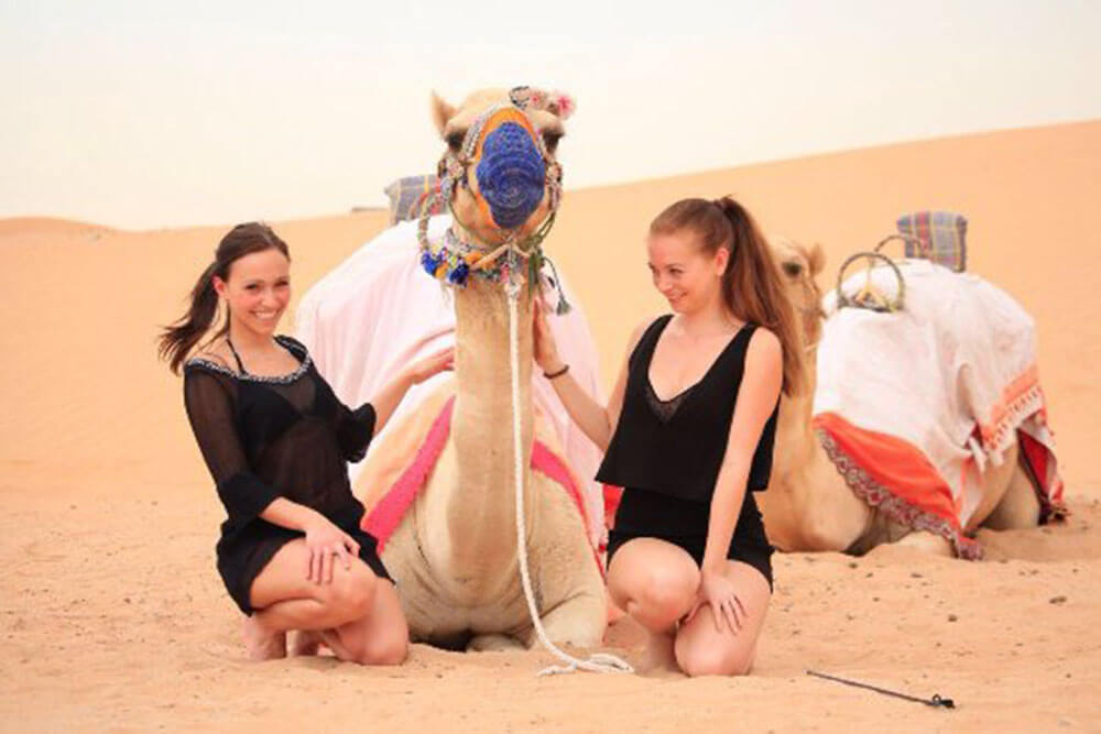 camel trekking dubai