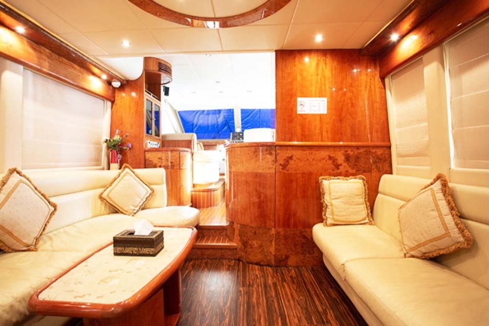 yacht rental in dubai