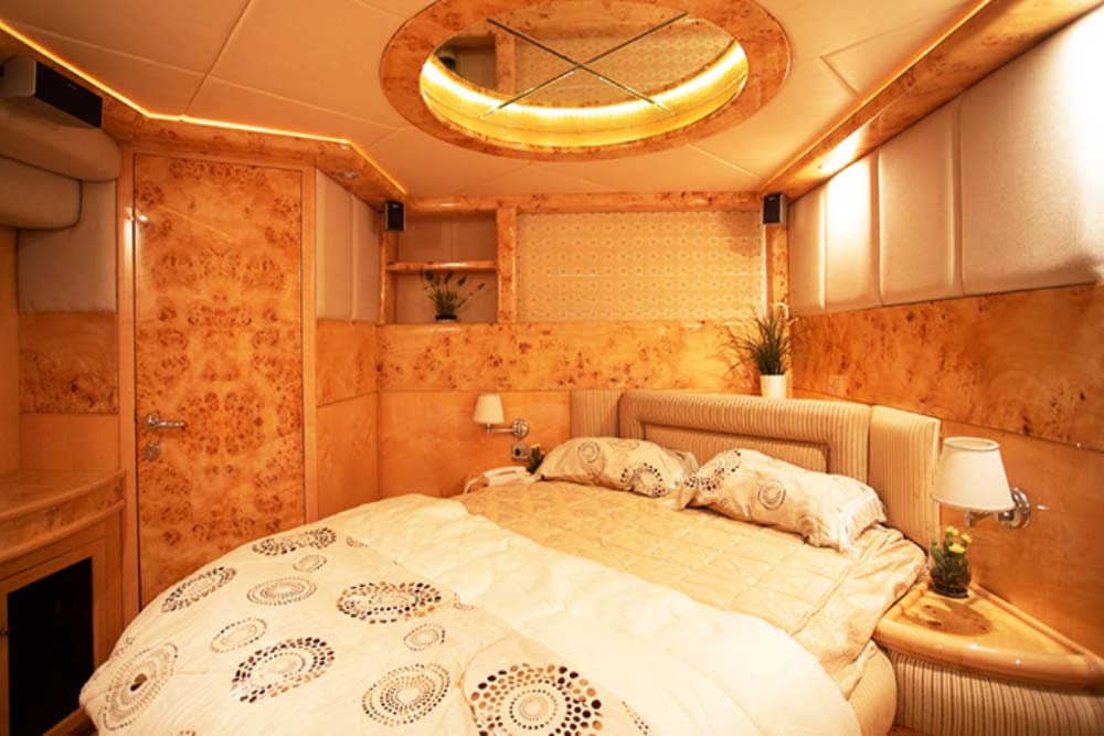 yacht rental in dubai